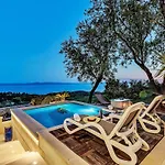 בית נופש Rita Mit Blick Auf Wasser By Interhome *