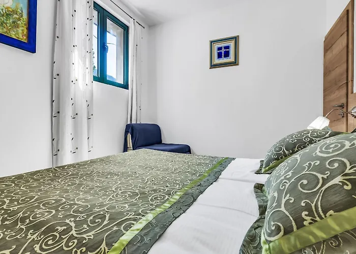 Rita Mit Blick Auf Wasser By Interhome *