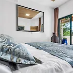 Rita Mit Blick Auf Wasser By Interhome