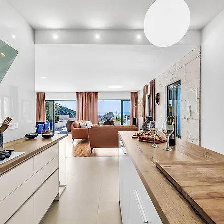 Rita Mit Blick Auf Wasser By Interhome