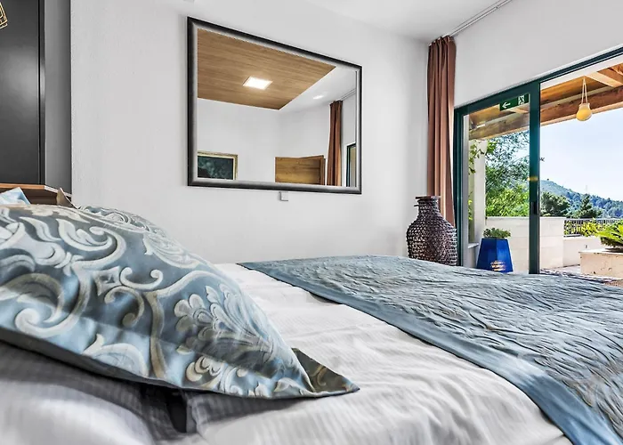 Rita Mit Blick Auf Wasser By Interhome